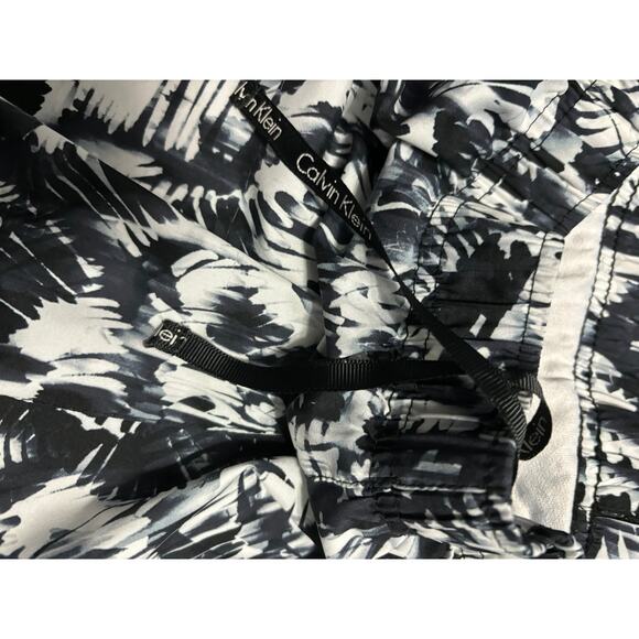 Calvin Klein Black White  Running Shorts Size XXL - Picture 4 of 10